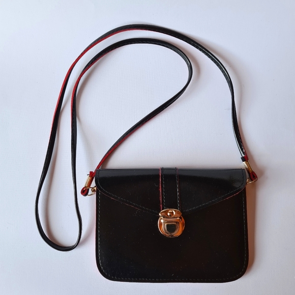 VINTAGE Black Faux Leather Red Felt Crossbody Hip Bag - Picture 2 of 11